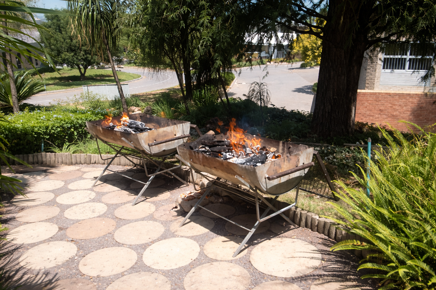 Barrel Braai with fold-up feet